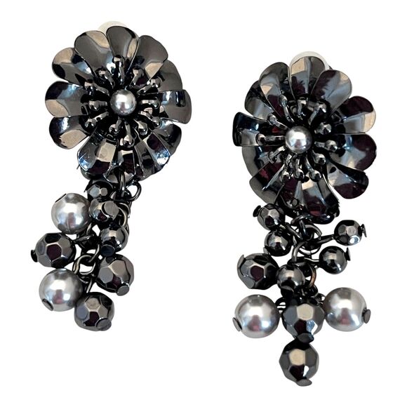 Vintage Designer Earrings Hematite Toned Simulated Pearls Clip On 12R - Picture 3 of 6